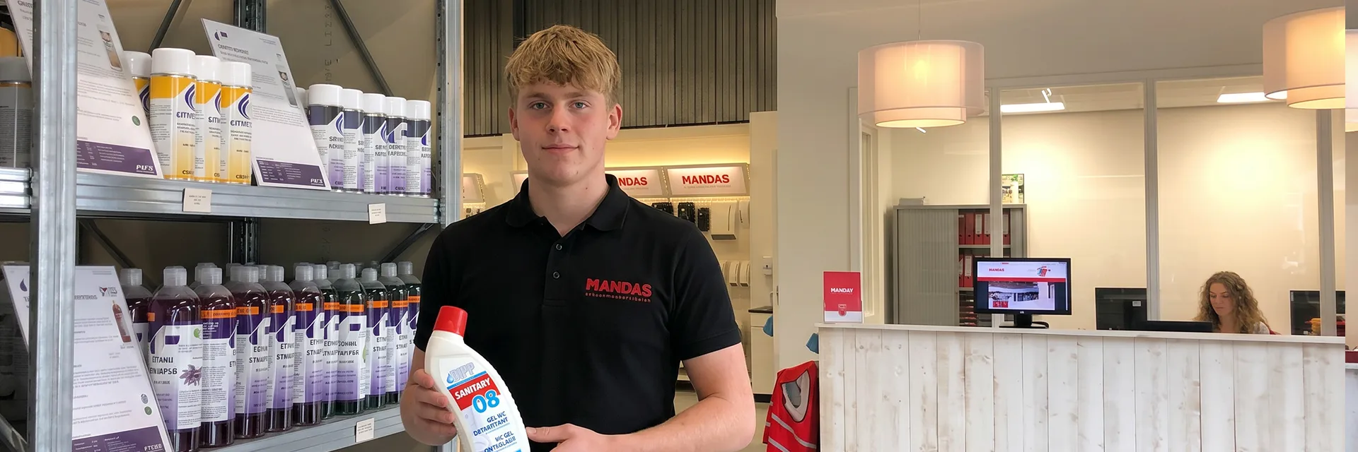 In de winkel van Mandas Schoonmaakartikelen